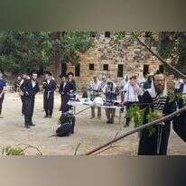 מתפללים בשא-נור. | טוביאל טוקר