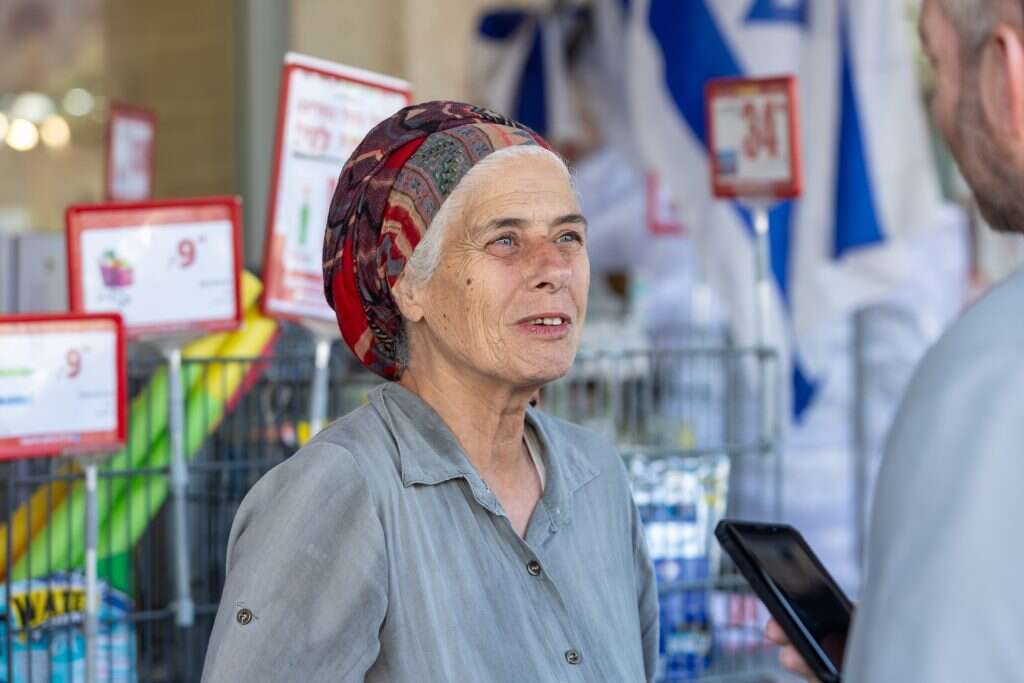 בת־שבע ארד. | יוסי אלוני