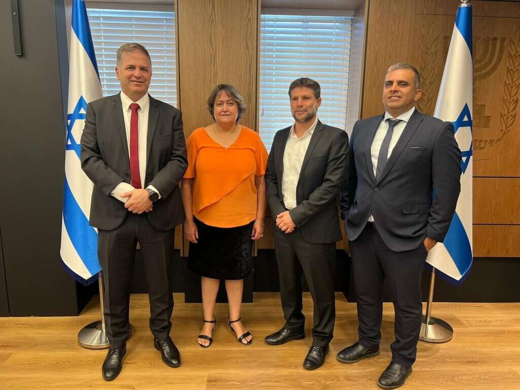 קיש, סמוטריץ' ובן־דויד בחתימת ההסכם עם הסתדרות המורים | לא ידוע