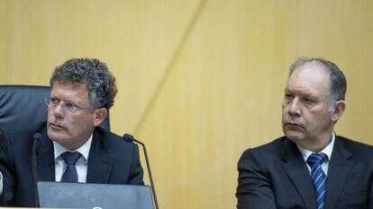 עו"ד אילן בומבך (מימין) ושופט בית המשפט העליון יצחק עמית. | יונתן זינדל, פלאש 90