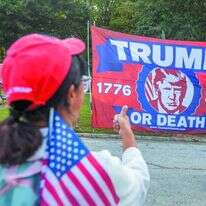 תומכי טראמפ התכנסו סמוך לבית המעצר באטלנטה שבג'ורג'יה לקראת התייצבותו שם בשבוע שעבר. | איי.אף.פי