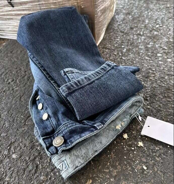 הבגדים בתוכם ניסו להבריח את חומר הנפץ מהרצועה. | רשות המעברים במשרד הביטחון