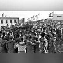 חגיגת הכנסת ספר תורה בהיאחזות הנח"ל מעלה גלבוע, 1964. | מנחם לוטן ז"ל, באדיבות ארכיון מעלה גלבוע חגיגת הכנסת ספר תורה בהיאחזות הנח"ל מעלה גלבוע, 1964. | מנחם לוטן ז"ל, באדיבות ארכיון מעלה גלבוע