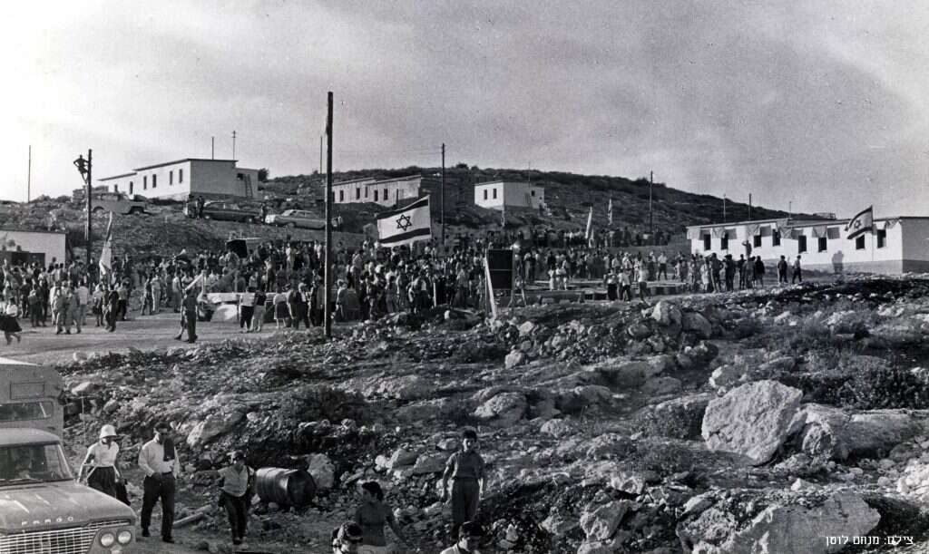 יום העלייה לקרקע בהיאחזות הנח"ל מעלה גלבוע. | מנחם לוטן ז"ל, באדיבות ארכיון מעלה גלבוע