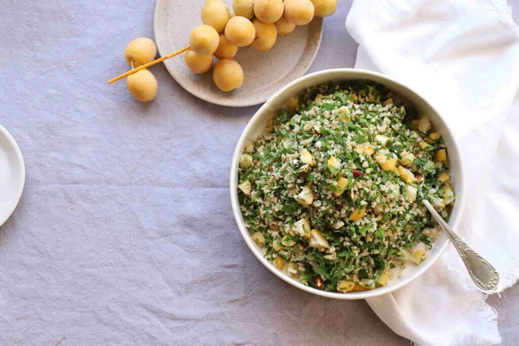 סלט תמרים צהובים ופריקה. | אפרת ליכטנשטט סלט תמרים צהובים ופריקה. | אפרת ליכטנשטט