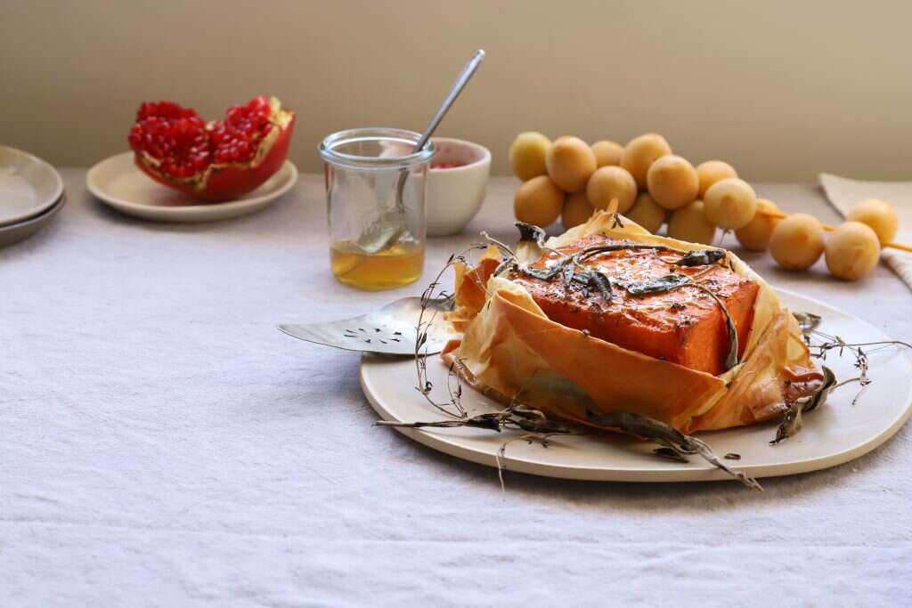 דלעת עטופה בפילו עם עשבים. | אפרת ליכטנשטט דלעת עטופה בפילו עם עשבים. | אפרת ליכטנשטט
