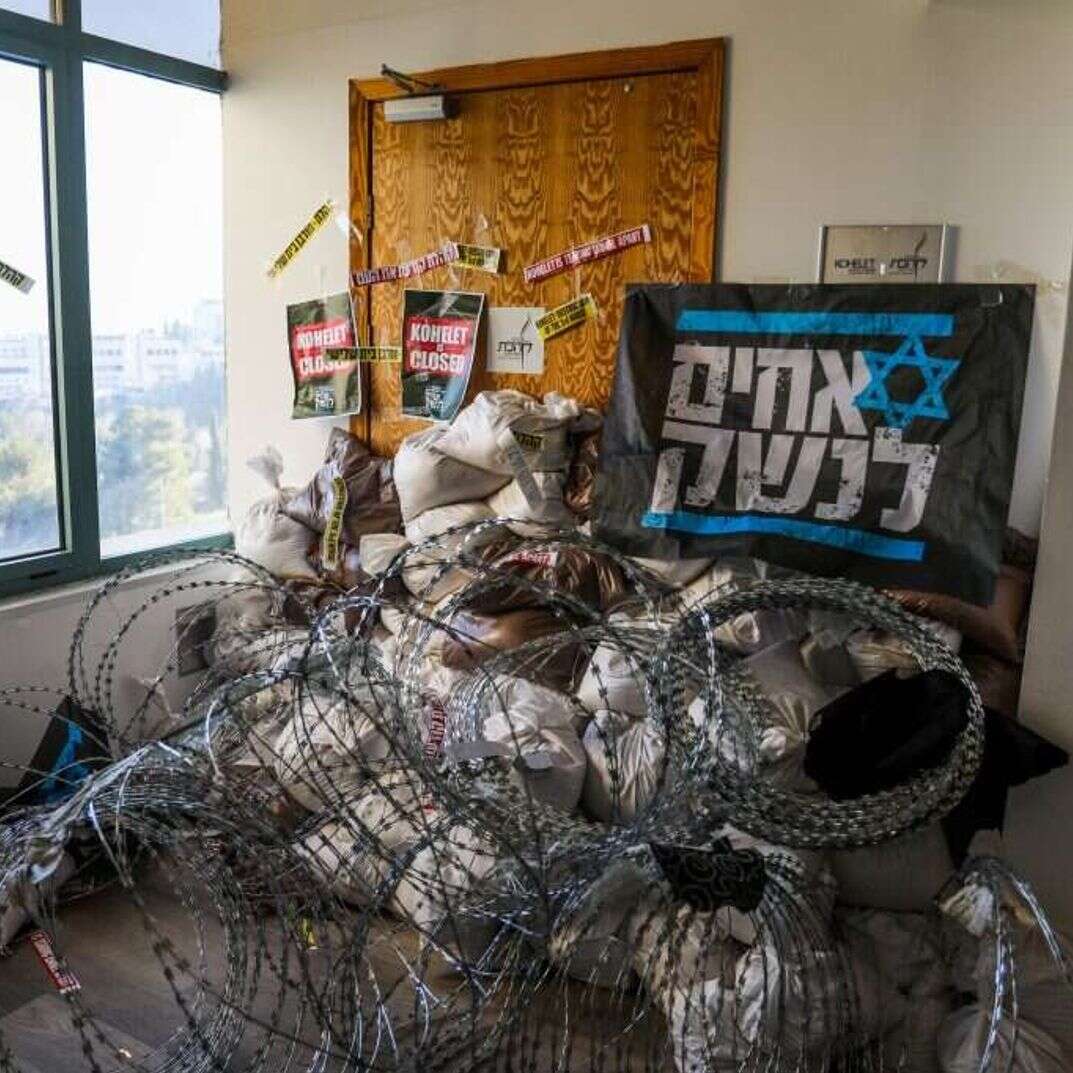 חסימת משרדי פורום קהלת בידי פעילי "אחים לנשק". מרץ 23' | פלאש 90 חסימת משרדי פורום קהלת בידי פעילי "אחים לנשק". מרץ 23' | פלאש 90