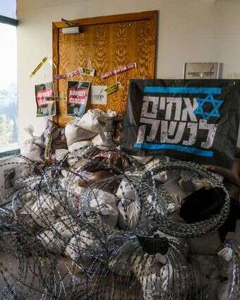 חסימת משרדי פורום קהלת בידי פעילי "אחים לנשק". מרץ 23' | פלאש 90 חסימת משרדי פורום קהלת בידי פעילי "אחים לנשק". מרץ 23' | פלאש 90