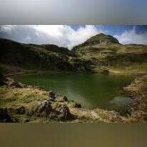 אגם ירוק בפירנאים. | Valentine CHAPUIS / AFP