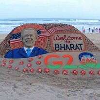 "ברוך הבא לבהאראט". שלט ברכה לרגל בואו של נשיא ארה"ב להודו. | AFP