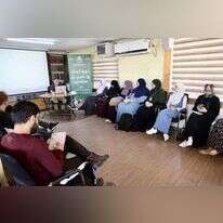 איהאב בהדרכה של הקורס. מתוך עמוד הפיסבוק של עמותת אל אקצה