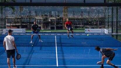 הקמת מועדון יכולה לעלות עד $50,000 לכל מגרש. | גבי אורה - בלומברג