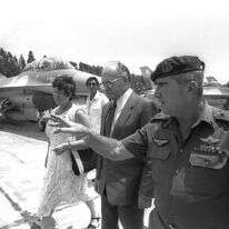 השמאל הישראלי הפך את מלחמת של"ג למוקצית. ' תותחנים נלחמים בלבנון, 82'. | לע"מ