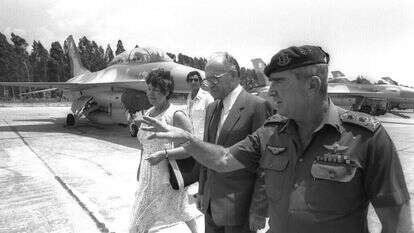 השמאל הישראלי הפך את מלחמת של"ג למוקצית. ' תותחנים נלחמים בלבנון, 82'. | לע"מ השמאל הישראלי הפך את מלחמת של"ג למוקצית. ' תותחנים נלחמים בלבנון, 82'. | לע"מ