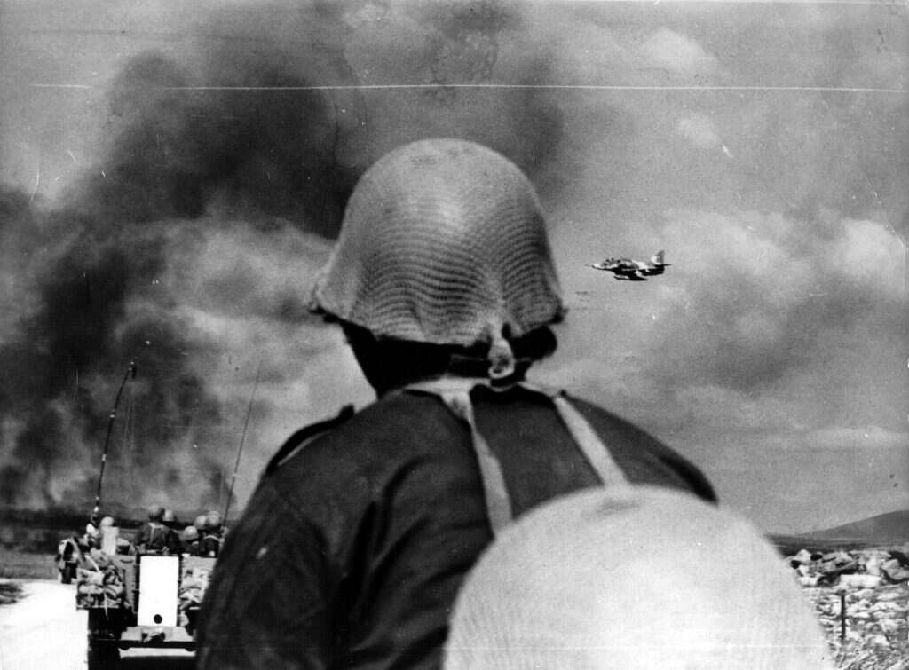 משה דיין עצר את ההפגזה הנוספת על דמשק. כוחות לוחמים ברמת הגולן במלחמת יום־כיפור. | גטי אימג'ס משה דיין עצר את ההפגזה הנוספת על דמשק. כוחות לוחמים ברמת הגולן במלחמת יום־כיפור. | גטי אימג'ס