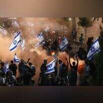 הפגנה נגד הרפורמה המשפטית בירושלים. | EPA הפגנה נגד הרפורמה המשפטית בירושלים. | EPA