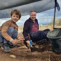 חפירת משפחות עם רשות העתיקות. | שי הקשר, רשות העתיקות
