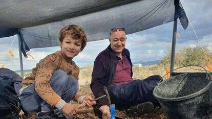 חפירת משפחות עם רשות העתיקות. | שי הקשר, רשות העתיקות