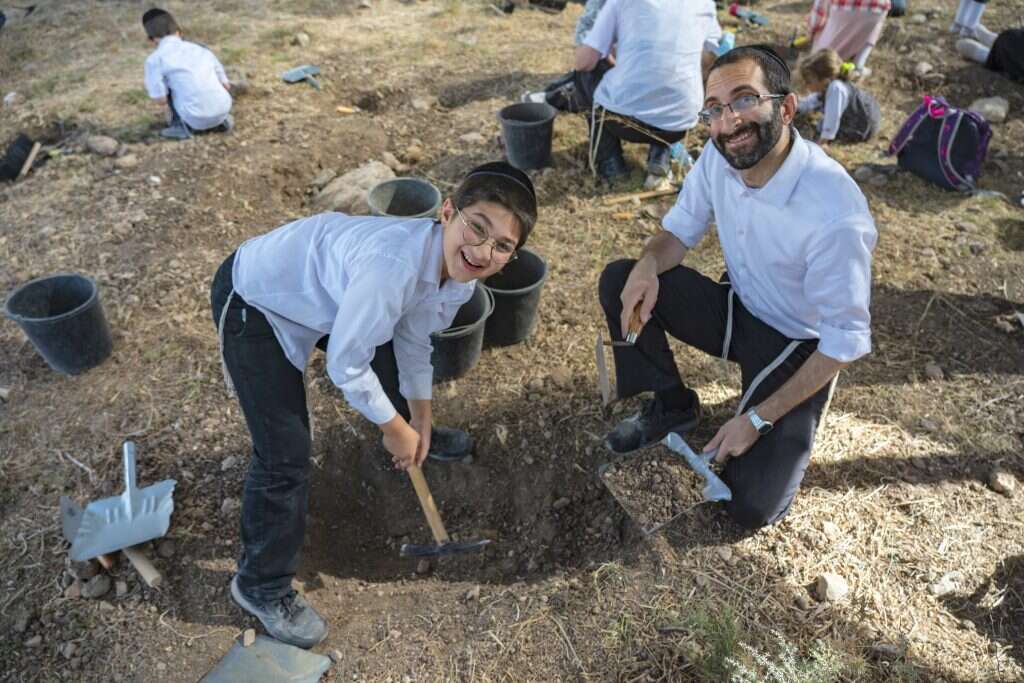 חפירות ארכיאולוגיות עם רשות העתיקות בסוכות. | יניב ברמן, רשות העתיקות