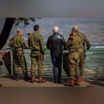 שר הביטחון יואב גלנט והרמטכ"ל הרצי הלוי משקיפים על גבול ישראל-לבנון. | דוד כהן, פלאש 90