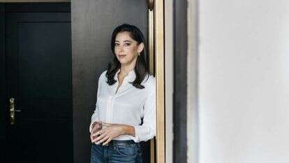 ליאל קייזר. | אבישג שאר-ישוב. איפור ושיער: ליאט בן שמשון. סטיילינג: דניאלה שנברון. צולם במלון בראון ביץ' תל אביב