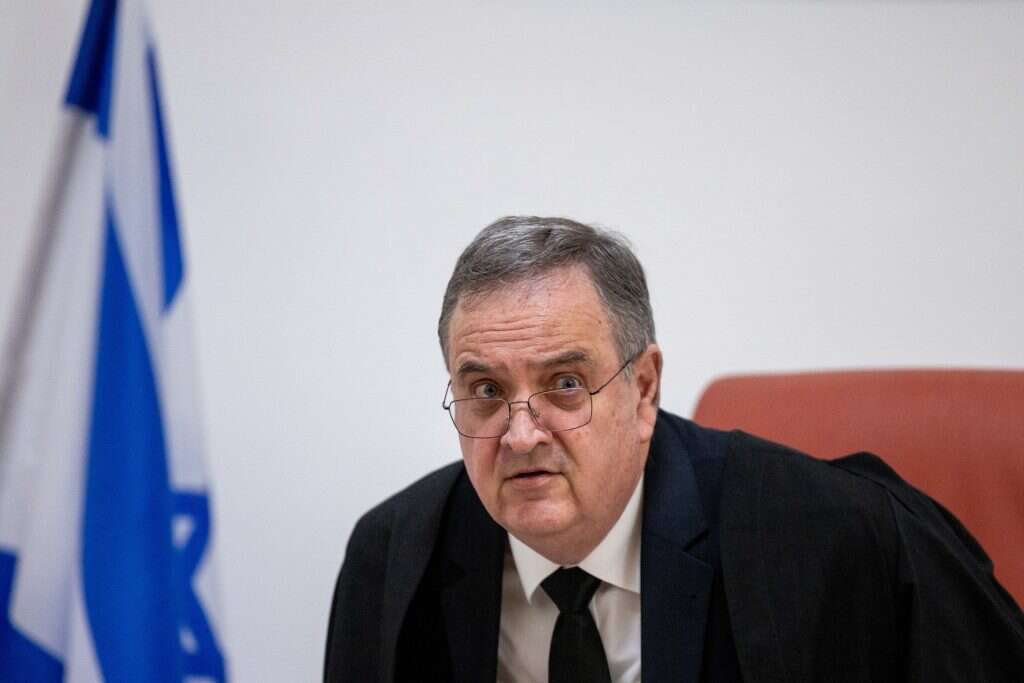 יחיאל כשר. | יונתן זינדל  פלאש 90