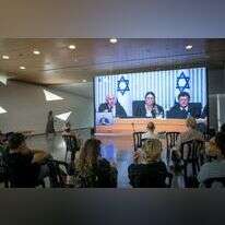 נוכחים במוזיאון תל־אביב לאמנות, השבוע, צופים בדיון בבית המשפט העליון. | מרים אלסטר, פלאש 90