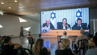 נוכחים במוזיאון תל־אביב לאמנות, השבוע, צופים בדיון בבית המשפט העליון. | מרים אלסטר, פלאש 90