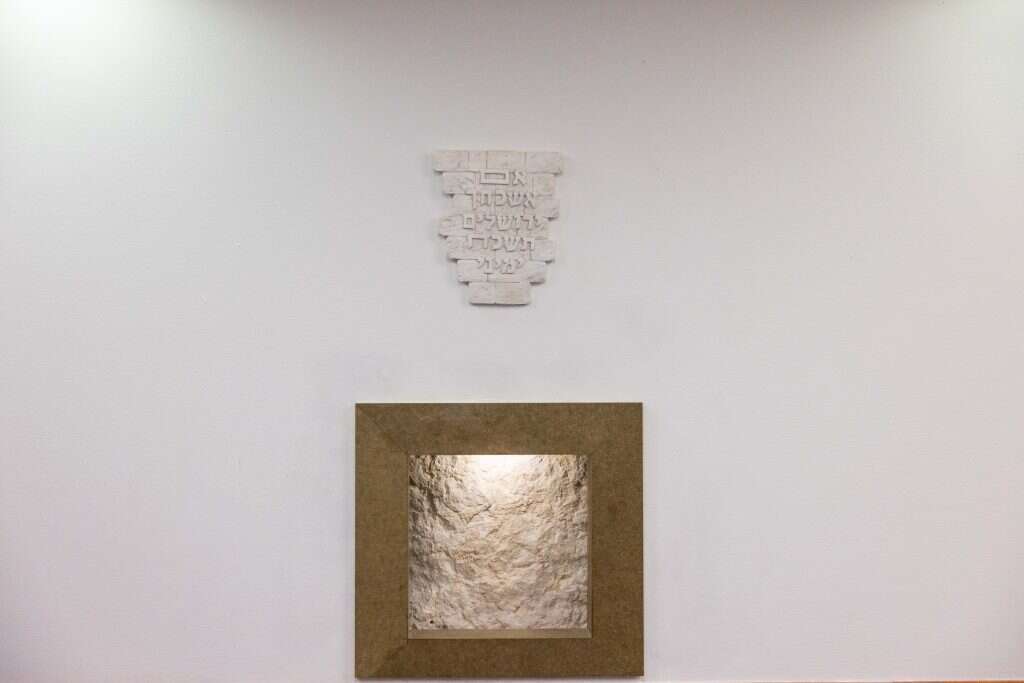 המיקום היוקרתי בעולם. אבני הכותל נשקפות ממשרד המג"ד. | חיים גולדברג, פלאש 90 המיקום היוקרתי בעולם. אבני הכותל נשקפות ממשרד המג"ד. | חיים גולדברג, פלאש 90