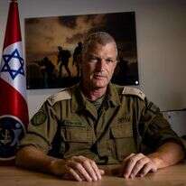 קצין מילואים ראשי תא"ל בני בן־ארי. | אריק סולטן