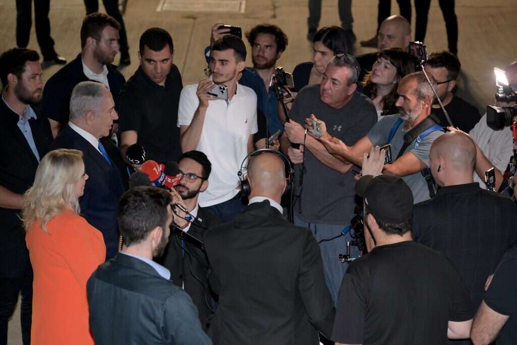 נתניהו מתראיין לפני עלייתו למטוס. | אבי אוחיון, לע"מ