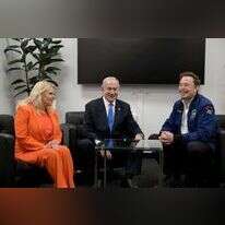 אילון מאסק עם ראש הממשלה בנימין נתניהו ורעייתו שרה. | אבי אוחיון, לע"מ