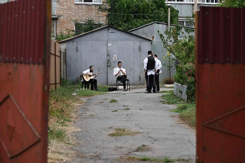 חסידים באומן. | AFP