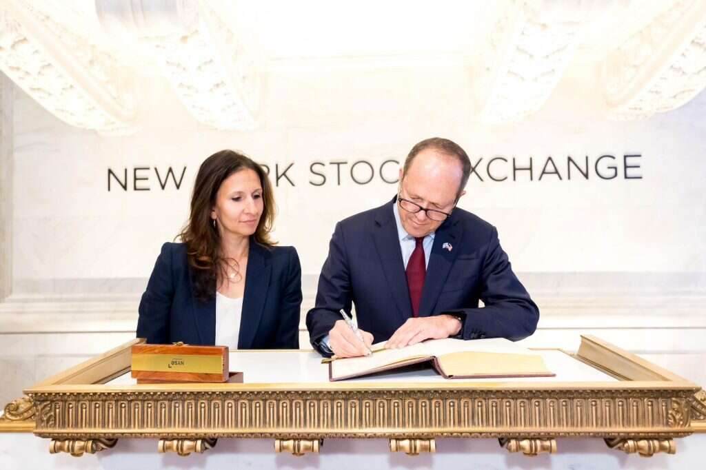 שר הכלכלה ניר ברקת בבורסה בניו יורק. | הבורסה לניירות ערך של ניו-יורק