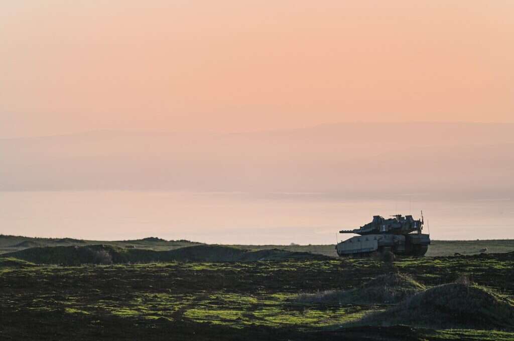 טנק ה"ברק" על רקע הכנרת. | משרד הביטחון ודובר צה"ל