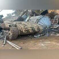 הטנק שנגנב מבסיס אליקים לאחר שאותר במגרש הגרוטאות. | דוברות המשטרה