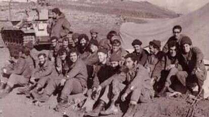 לוחמי גדוד 57 פלוגה ג', שבו לחם הרב איזנטל )נראה למעלה מימין, ממושקף ומשופם( בתל א־שאמס, בתוך "המובלעת הסורית"