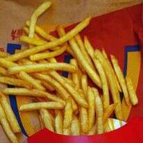 צ'יפס מטוגן מרשת מזון מהיר. | Rich Kareckas, AP