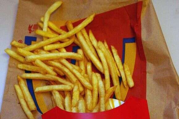 צ'יפס מטוגן מרשת מזון מהיר. | Rich Kareckas, AP