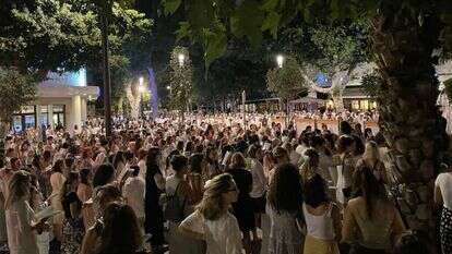 תפילה המונית במוצאי יום הכיפורים בתל־אביב, 2021. | עמיחי זעירא, ראש יהודי