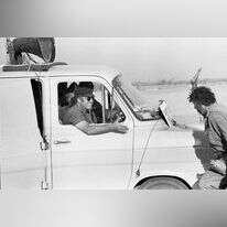 גאון בג'יפ בין ההופעות. | מוריס קושלביץ, במחנה, ארכיון צה"ל ומערכת הביטחון