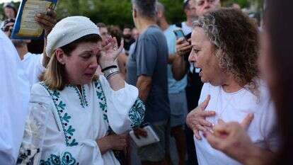 מתפרעים בכיכר דיזנגוף מפריעים לתפילה שאורגנה על ידי ראש יהודי. | תומר נאומברג, פלאש 90