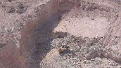 מחצבת ג'מעין ממשיכה לזהם. | מסך מתוך סרטון של ארגון "עד כאן" מחצבת ג'מעין ממשיכה לזהם. | מסך מתוך סרטון של ארגון "עד כאן"