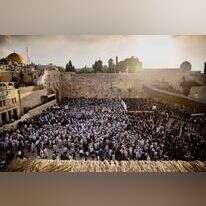 ברכת כהנים בכותל. | הקרן למורשת הכותל המערבי