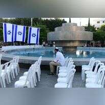 המזרקה בכיכר דיזנגוף בערב יום הכיפורים תשפ"ד, לקראת תפילת "כל נדרי". | תומר נויברג - פלאש 90