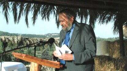 הרב אברהם חזן בחג הסוכות תשס"א. | באדיבות המשפחה