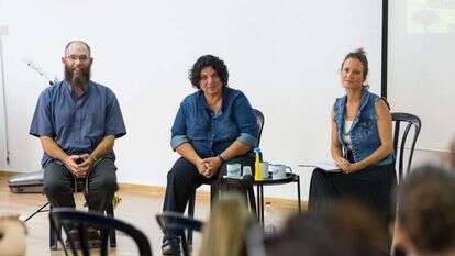 אדוה שכטמן־כץ, איילת רייטן והרב אלקנה שרלו. | לירון מולדובן אדוה שכטמן־כץ, איילת רייטן והרב אלקנה שרלו. | לירון מולדובן