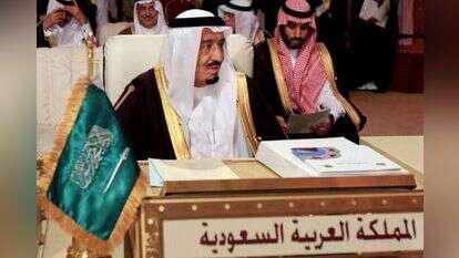 המלך סלמאן (במרכז) ויורש העצר מוחמד, 2013. | איי.פי