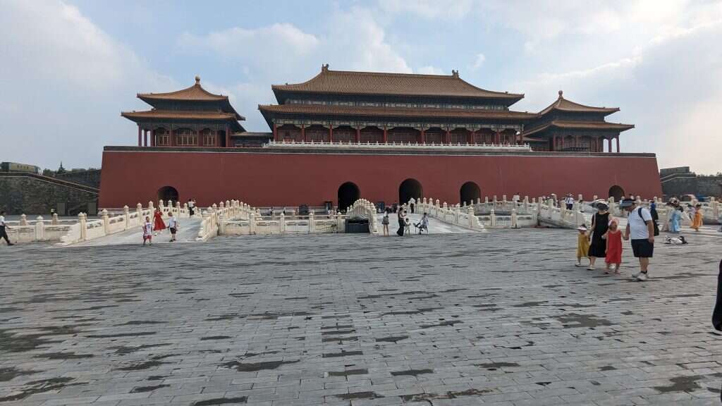 צלקות אימפריאליסטיות בלב הקיסרות. "העיר האסורה". | יש פלג