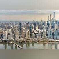 ניו יורק, נוף אווירי של ריברסייד דרייב ופארק, המביט לעבר שורה של מיליארדרים. | סי טיילור קויזרס.